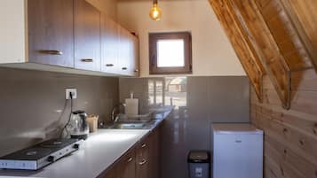 Panoramic House | Private kitchen | Fridge, cookware/dishes/utensils