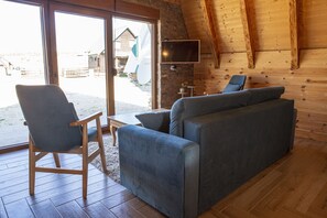 Panoramic House | Living area | 43-inch flat-screen TV with cable channels, TV - Tre Case (Tepacko Polje)