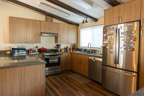 Private kitchen - Lovely 2 Bedroom property in Sunny Ventura over 55's (Ventura)