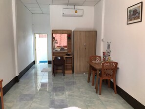 Standard Room | Free WiFi - The Thana House (Chiang Mai)