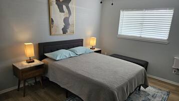 3 bedrooms, desk, iron/ironing board, free WiFi