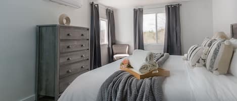 2 bedrooms, desk, iron/ironing board, free WiFi