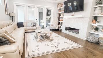 Smart TV, computer monitors