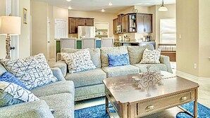 A living room with a sectional sofa, a coffee table, and a ceiling fan. - Spa & Pool + Stay in Harry Potter Theme Home (Frisco)