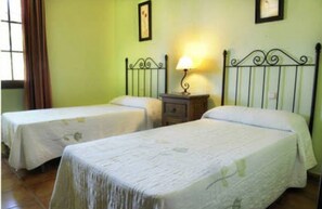4 bedrooms, WiFi, bed sheets