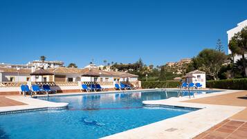 Een verwarmd zwembad