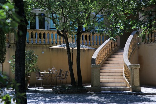 Magnificent, charming gîte de tourisme at the foot of Mont Ventoux