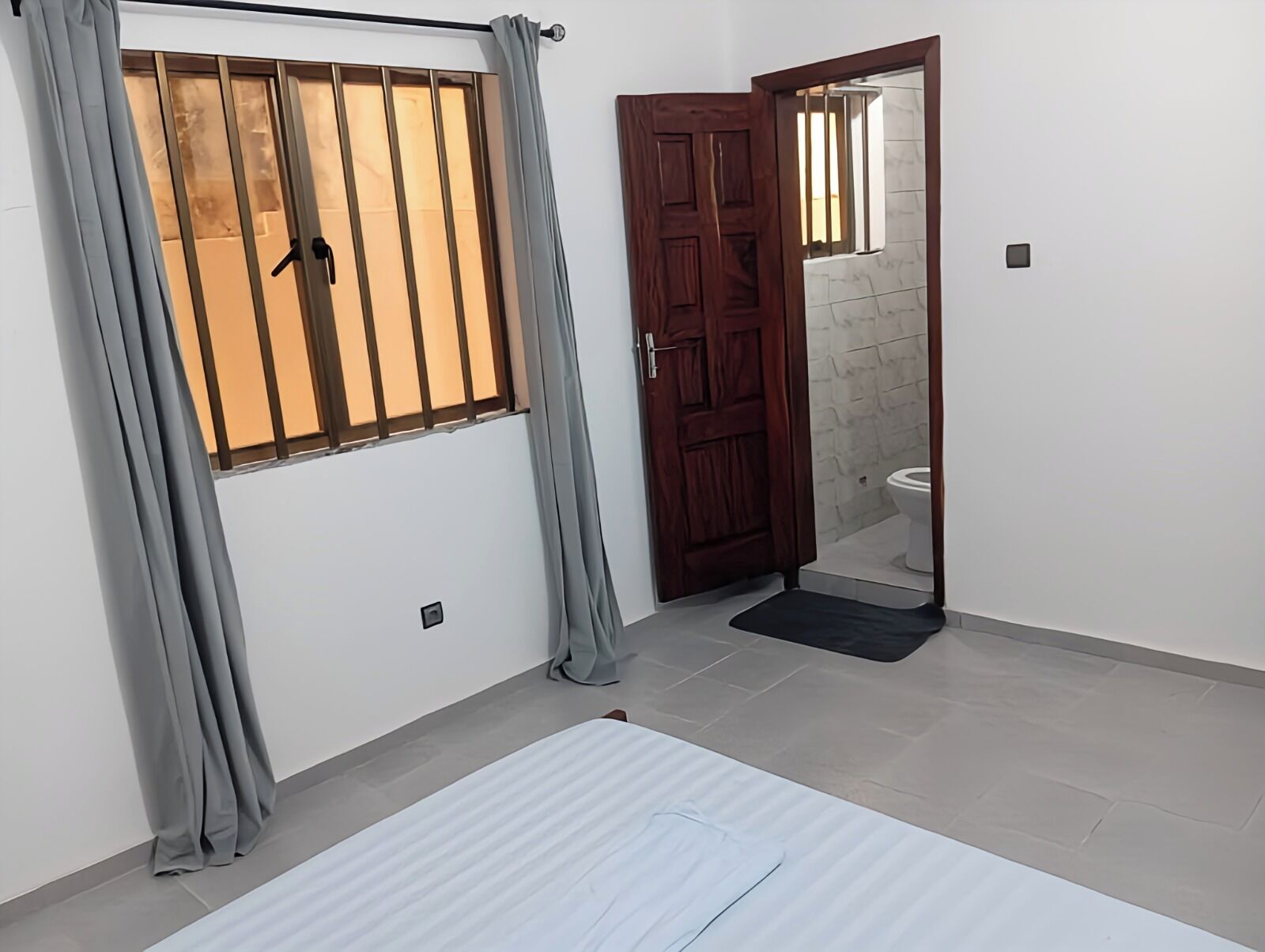 2 多间卧室、办公桌、熨斗/熨衣板、WiFi