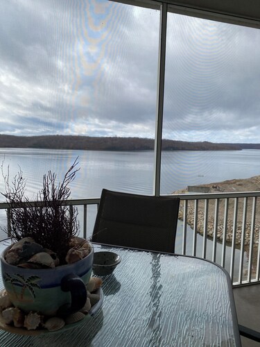 Lakefront Condo 4109 Towers! Walkin Level, Elevators! Indoor/Outdoor Pools!
