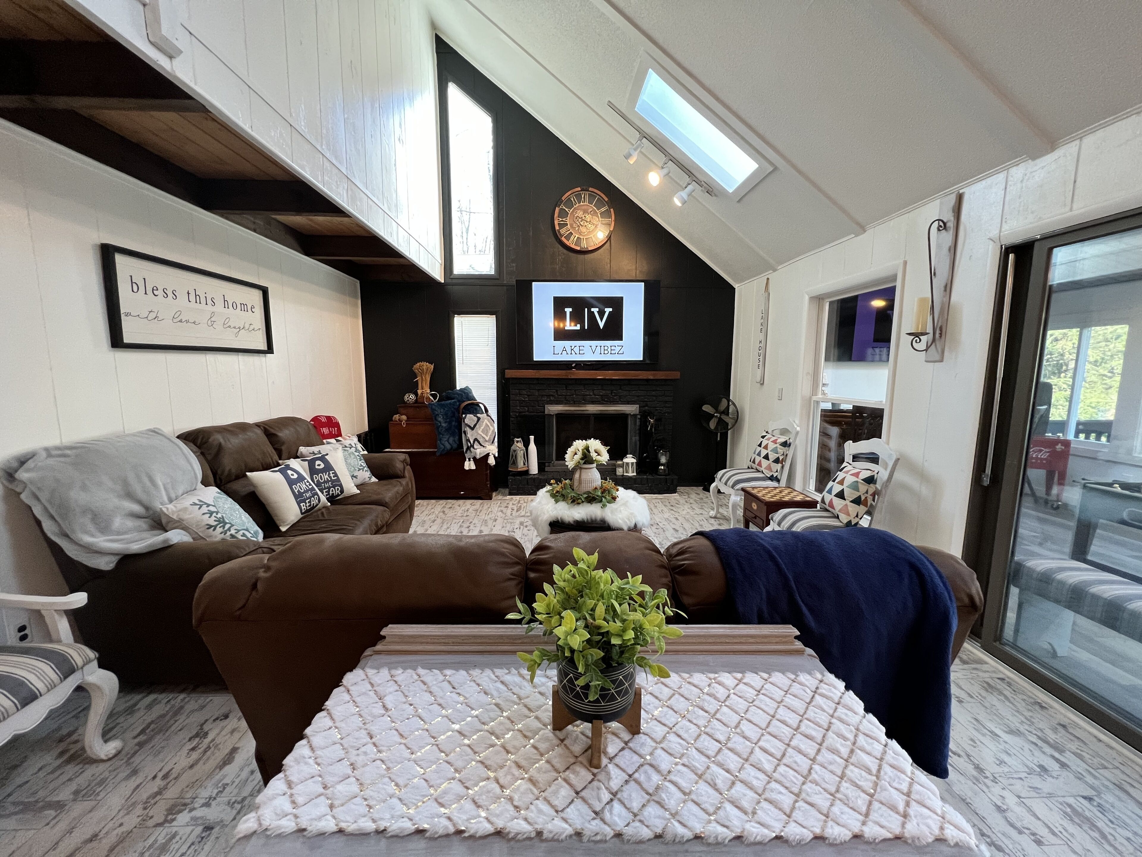 LakeVibez - Lakefront 5bed 3bath Hideout Resort! Private dock & Spectacular view