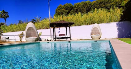 Grupos 20-30 personas. Playa, piscina, Disco privada, Bbq, chillout, billar