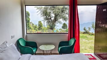 Semi Deluxe | 1 bedroom, premium bedding, desk, iron/ironing board