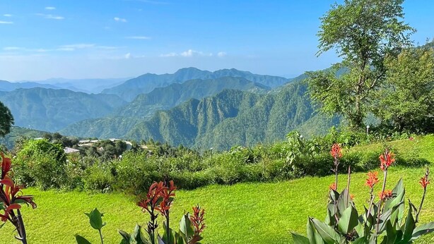 A mountainous landscape with lush greenery and a clear sky. - Haut Monde King's Paradise Resort  (Tehri)
