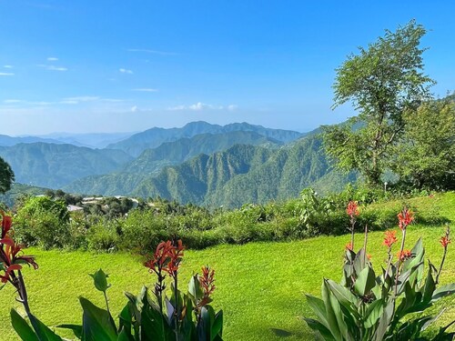 Haut Monde King's Paradise Resort 