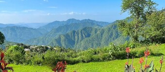 Haut Monde King's Paradise Resort 