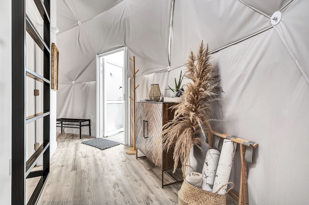 Nalu Retreat by null