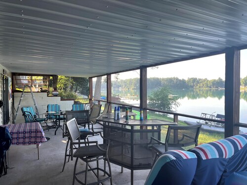 Large Home on Crystal Clear Lake Sunday-Sunday rental