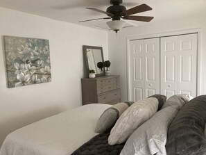 1 bedroom, iron/ironing board, free WiFi, bed sheets - Our Wrens Nest is a tiny, cozy home that immediately feels like home (New Holland)