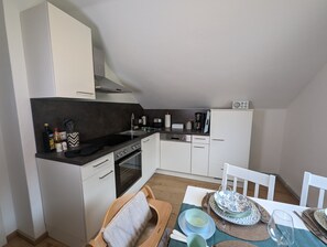 Refrigerador, horno, parrilla de estufa y lavavajillas 