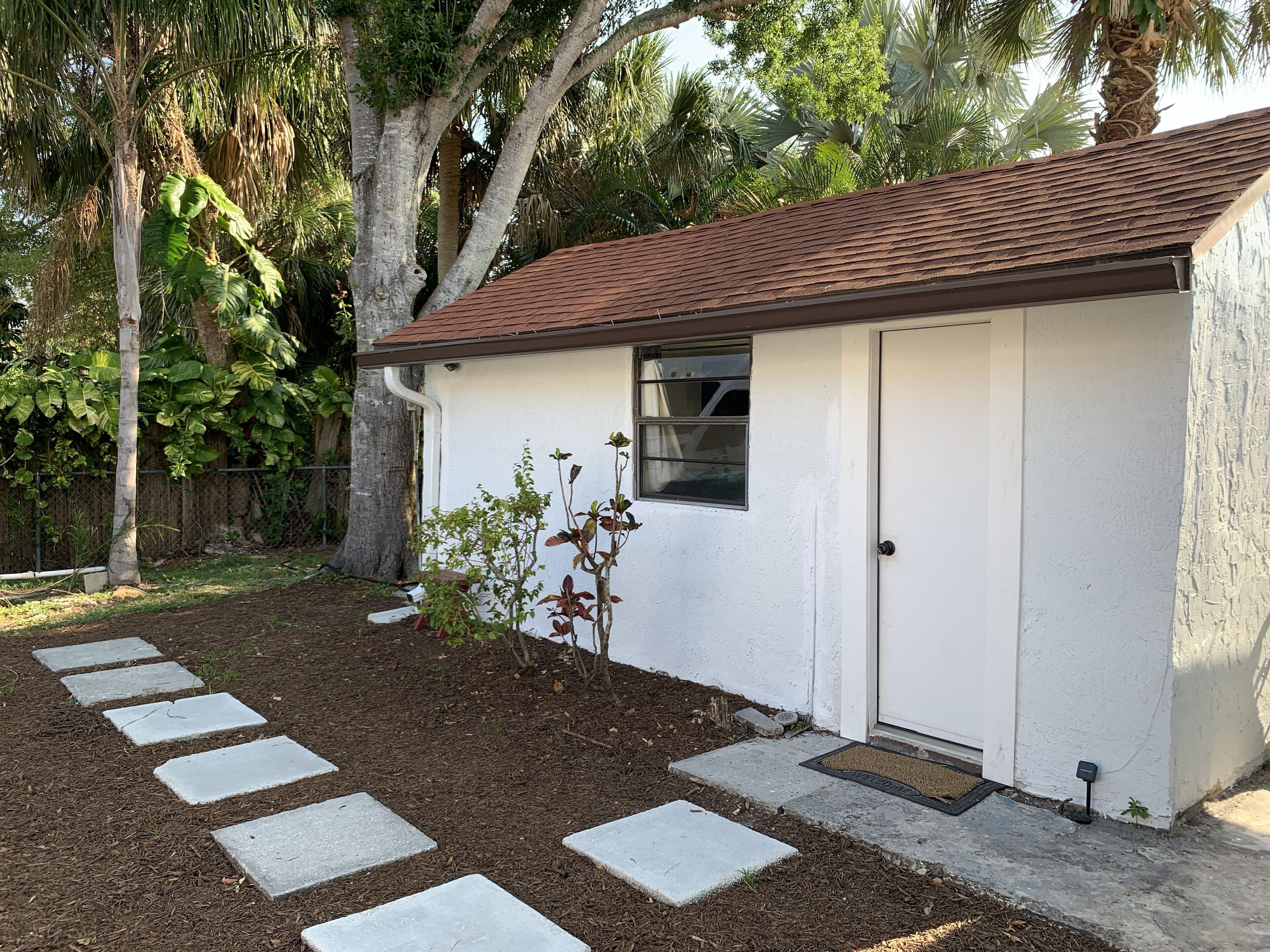 1715 T - Tiny Home in Downtown Melbourne