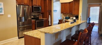 Bluewater Bay Hideaway- Relaxation Destination w/ private pool and hot tub 