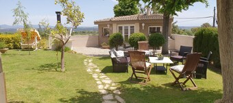 Close to Salou and just steps from the village!