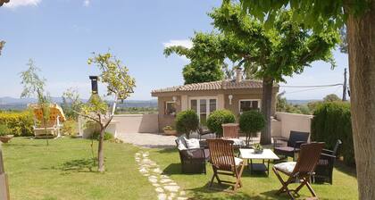 Close to Salou and just steps from the village!