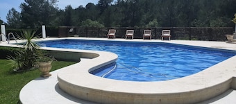 Close to Salou and just steps from the village!