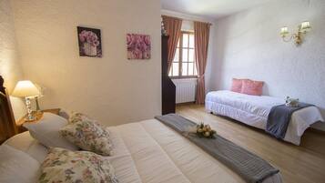 5 dormitorios, tabla de planchar con plancha, wifi gratis y ropa de cama