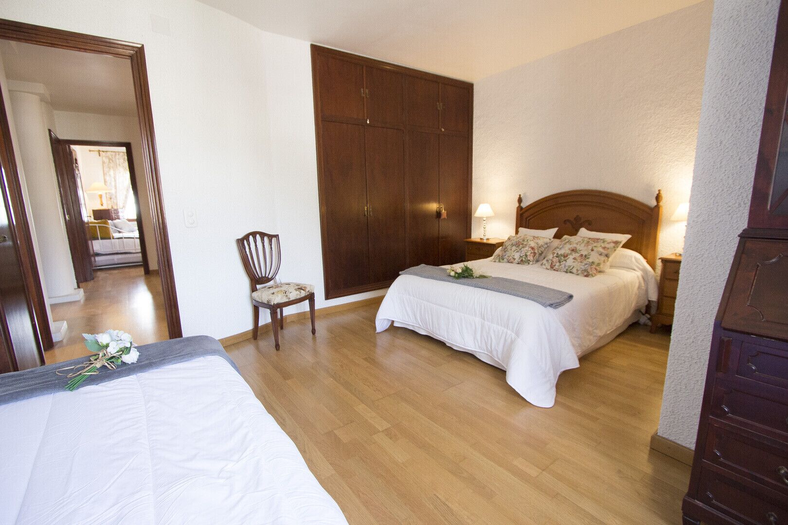 5 bedrooms, iron/ironing board, free WiFi, bed sheets
