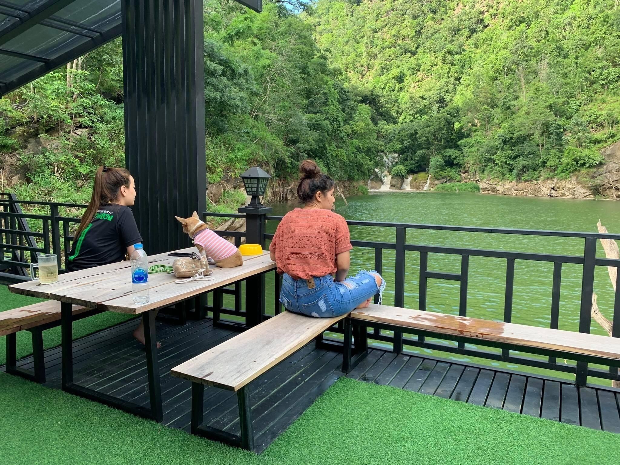 屋外ダイニングエリア