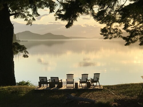 Bella Haven on Saturna.... 
Oceanfront Beach House.... 
Perfect Getaway for Two.