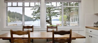 Bella Haven on Saturna....
Oceanfront Beach House....
Perfect Getaway for Two.