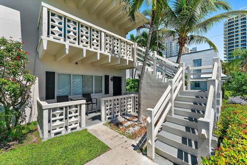 Renovated Apt Steps From The Singer Island Beach