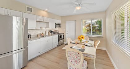 Renovated Apt Steps From The Singer Island Beach