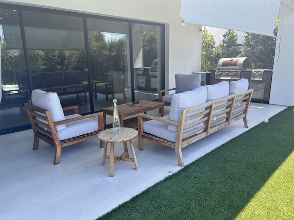 Terrace/patio - Swanky Sexy Tucked in Cul De Sac Call Me Home (Los Angeles)