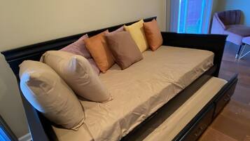 4 bedrooms, iron/ironing board, free WiFi, bed sheets