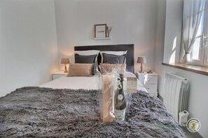 2 chambres, fer et planche à repasser, Wi-Fi gratuit, draps fournis