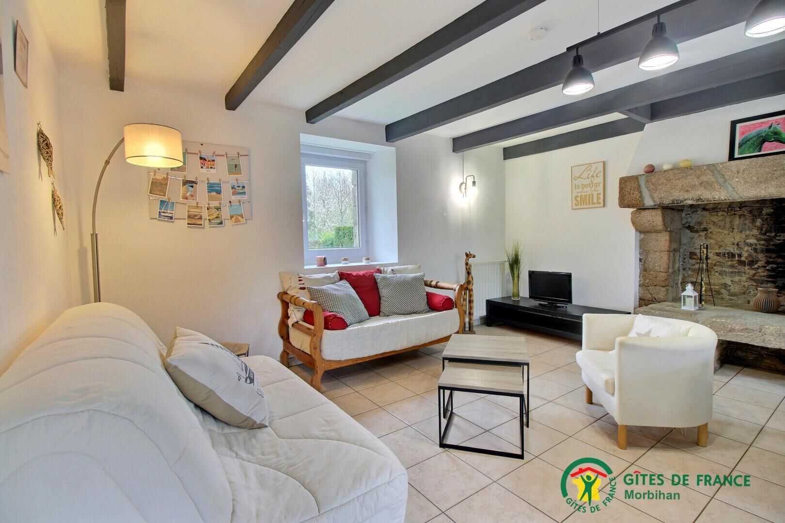 Télévision, livres, chaîne hi-fi