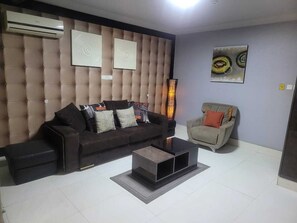 Luxury Suite | In-room safe, individually decorated, individually furnished, desk - New Land Luxury Hotel (Abuja)