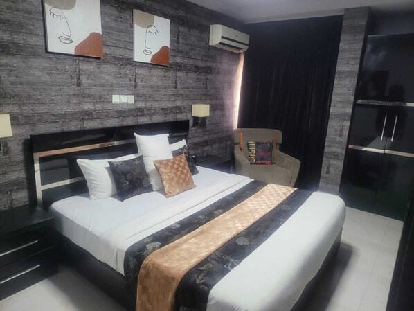 Basic Single Room | In-room safe, individually decorated, individually furnished, desk - New Land Luxury Hotel (Abuja)