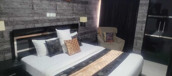 New Land Luxury Hotel