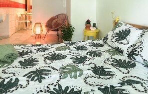 Free WiFi, bed sheets