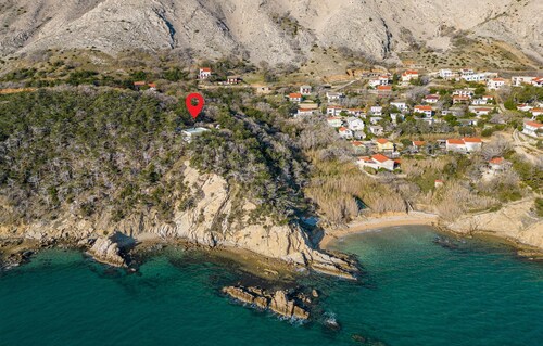 Gorgeous apartment in Novalja with house sea view