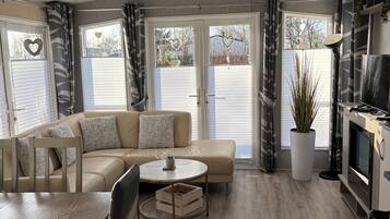 Een smart-tv en een open haard