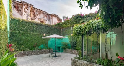 Casita Escondida