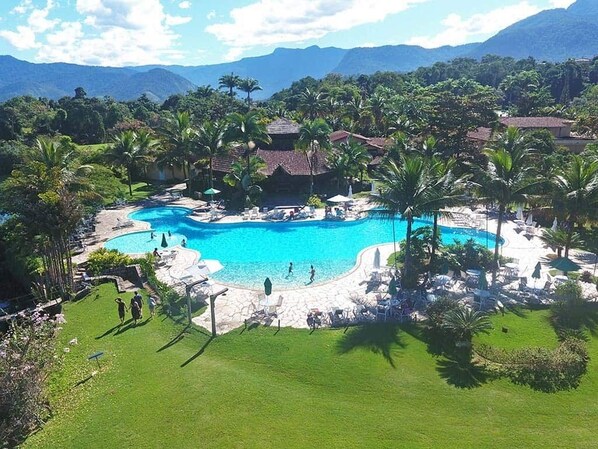 屋外プール、温水プール