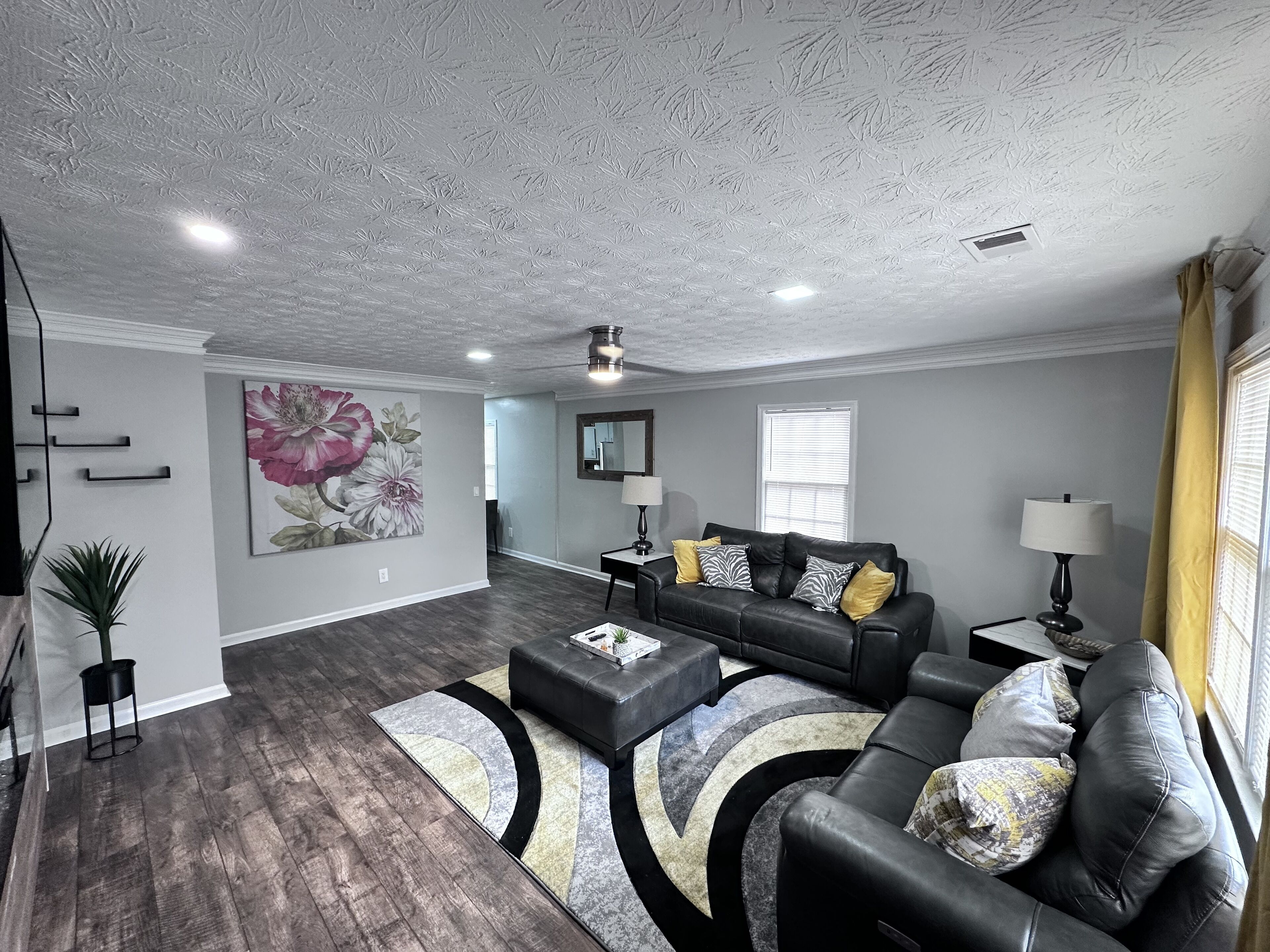 Relax in 2 bedroom Modern Retreat near Covington, GA The Hollywood of the South