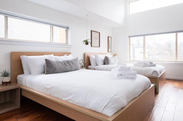 3 bedrooms, travel crib, free WiFi, bed sheets