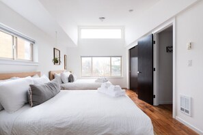 3 bedrooms, travel crib, free WiFi, bed sheets